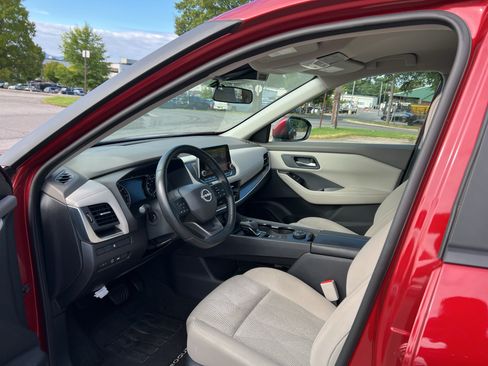Used 2025 Nissan Rogue SV AWD/4WD image 11