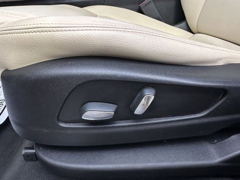 Used 2018 Cadillac XT5 FWD image 19