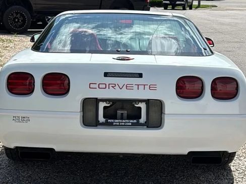 Used 1996 Chevrolet Corvette Coupe RWD image 10