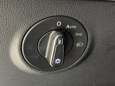 Used 2024 Volkswagen Taos SE image 18