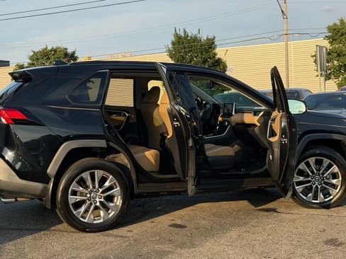 Used 2019 Toyota RAV4 Limited AWD/4WD image 24
