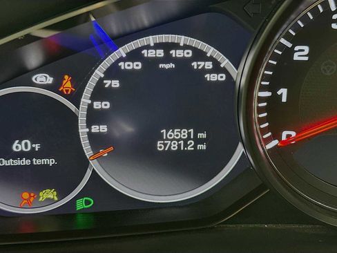 Certified 2023 Porsche Cayenne S Platinum w/ Premium Package Plus image 16