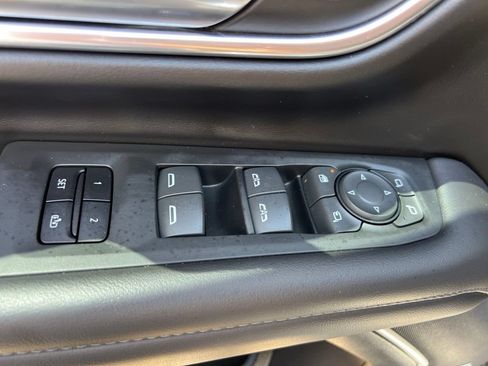 Used 2022 Chevrolet Tahoe Z71 w/ Luxury Package AWD/4WD image 24