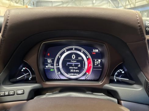 Used 2018 Lexus LS 500 w/ Accessory Package (Z2) RWD image 26