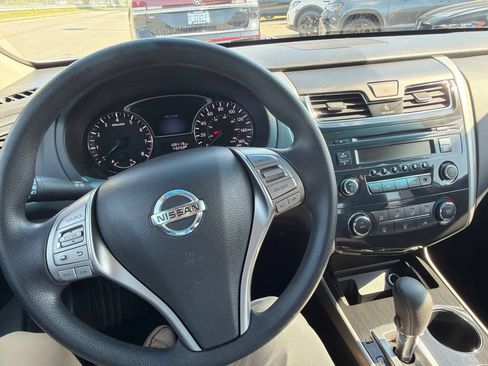 Used 2013 Nissan Altima 2.5 S FWD image 13