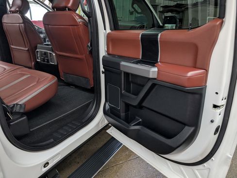 Used 2018 Ford F150 Platinum w/ Equipment Group 701A Luxury image 8