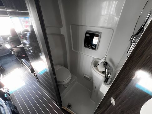 Used 2015 Mercedes-Benz Sprinter 3500 image 44