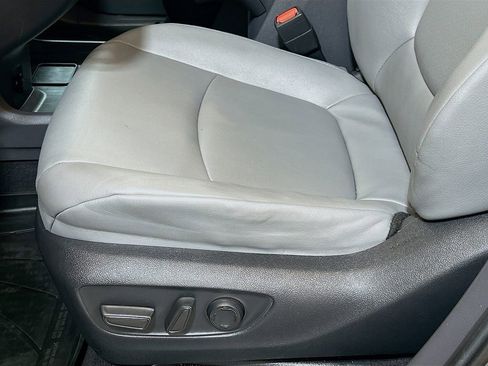 Used 2023 Toyota Sienna XLE FWD image 16
