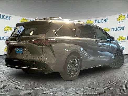 New 2026 Toyota Sienna Platinum image 7