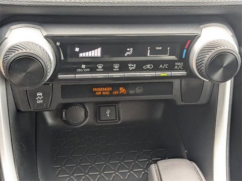 Used 2021 Toyota RAV4 LE image 21