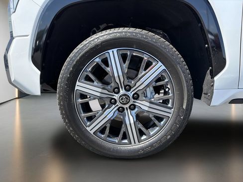 Used 2025 Toyota Tundra Platinum AWD/4WD image 10