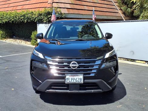 Used 2024 Nissan Rogue S FWD image 2
