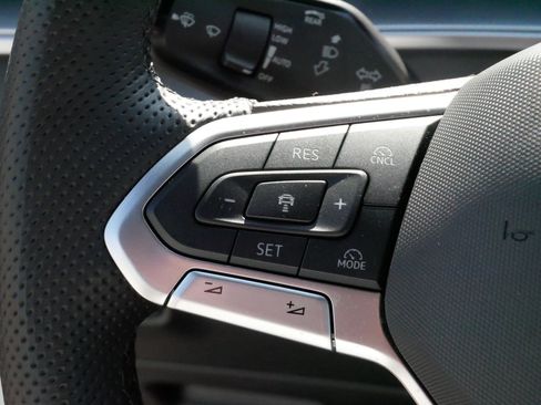 Certified 2025 Volkswagen Tiguan SE R-Line AWD/4WD image 26
