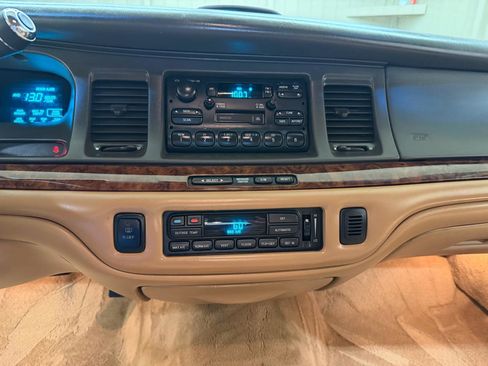 Used 1996 Lincoln Town Car Signature image 13