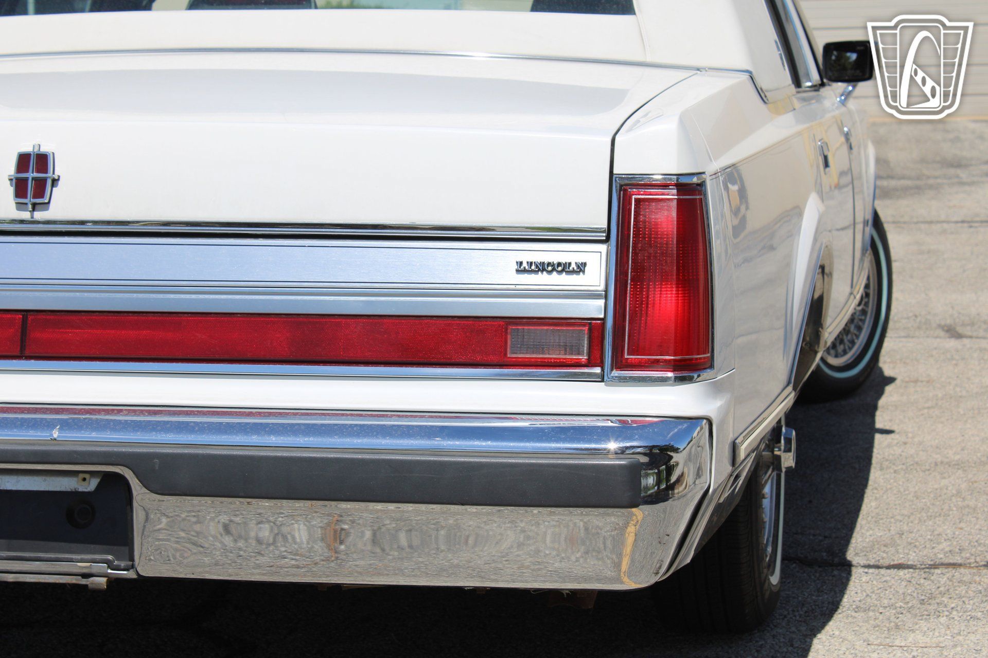 Used 1988 Lincoln Town Car Signature RWD image 29