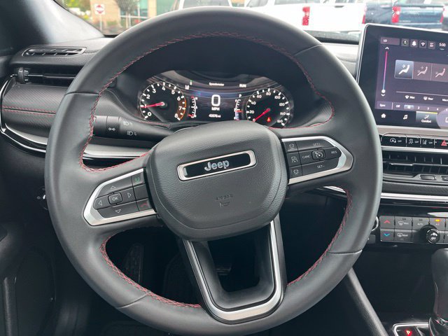 Used 2025 Jeep Compass Trailhawk AWD/4WD image 32