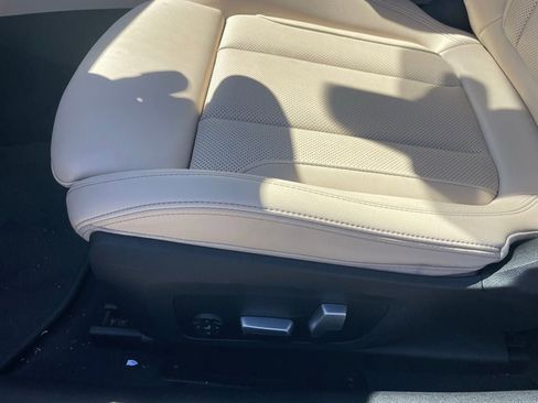 Used 2024 BMW 430i Coupe w/ Premium Package image 6