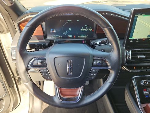 Used 2023 Lincoln Navigator Reserve AWD/4WD image 16