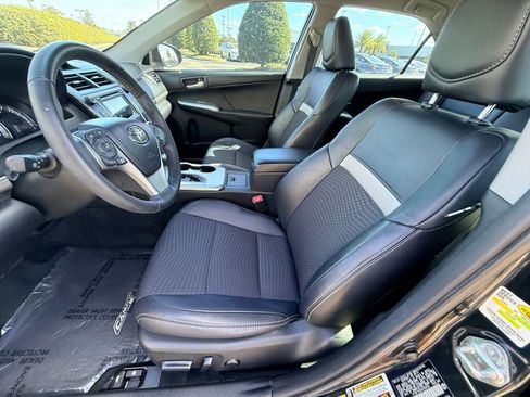 Used 2012 Toyota Camry L image 5