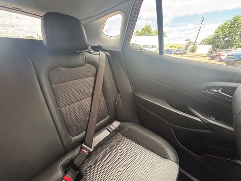 Used 2025 Chevrolet Trax LT w/ LT Convenience Package FWD image 34