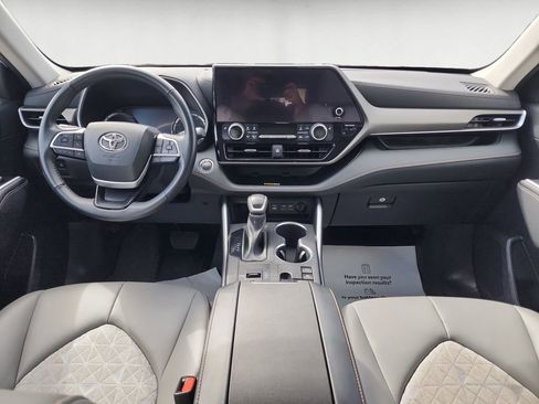 Used 2023 Toyota Highlander Bronze Edition AWD/4WD image 10
