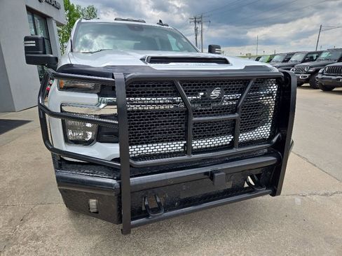 Used 2024 Chevrolet Silverado 2500 LT AWD/4WD image 16