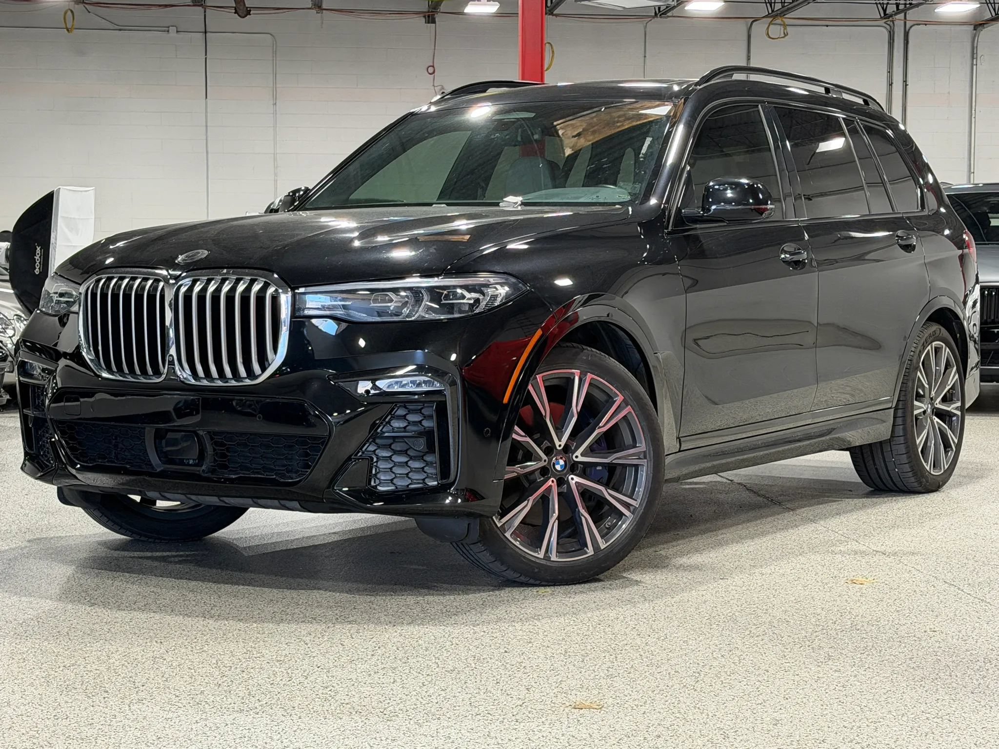 Used 2021 BMW X7 xDrive40i w/ M Sport Package AWD/4WD image 2