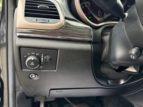 Used 2014 Jeep Grand Cherokee Overland w/ Advanced Technology Group AWD/4WD image 19