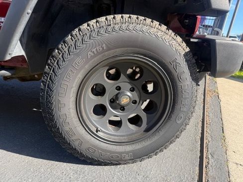 Used 2010 Jeep Wrangler Unlimited Rubicon w/ Dual Top Group image 12