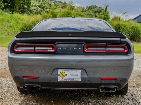 Used 2019 Dodge Challenger R/T RWD image 4