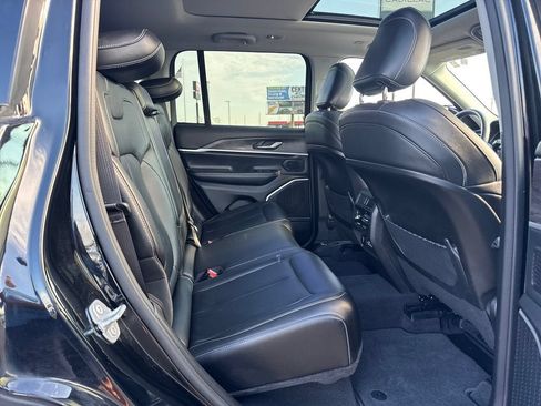 Used 2022 Jeep Grand Cherokee Limited AWD/4WD image 13