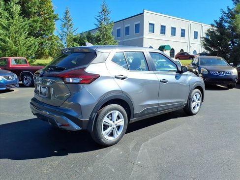 New 2025 Nissan Kicks Play S image 3