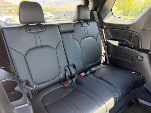 Used 2025 Honda Pilot TrailSport image 24