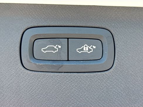 Used 2021 Volvo XC90 T6 Momentum w/ Protection Package Premier image 13