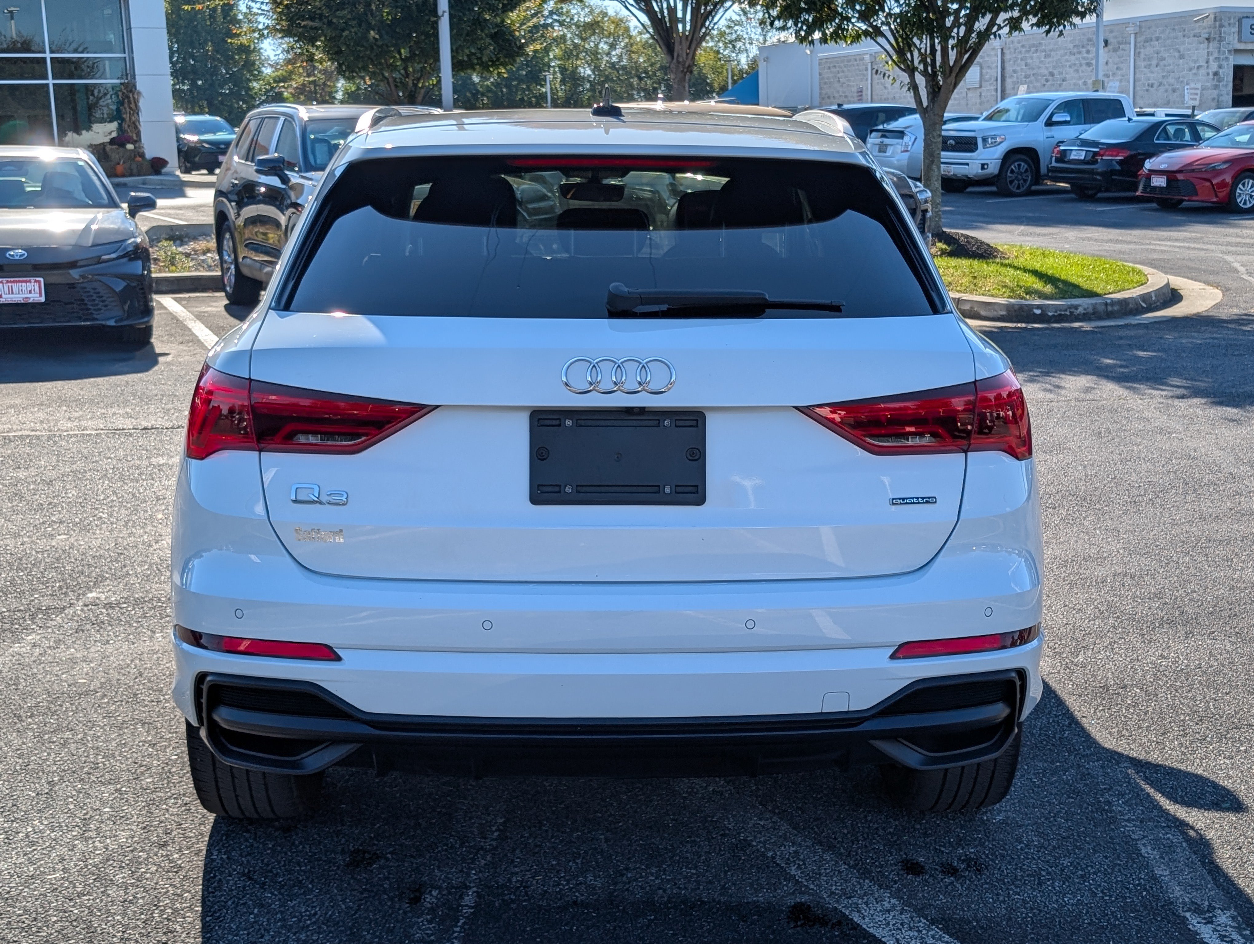 Used 2020 Audi Q3 2.0T Premium w/ Convenience Package AWD/4WD image 4