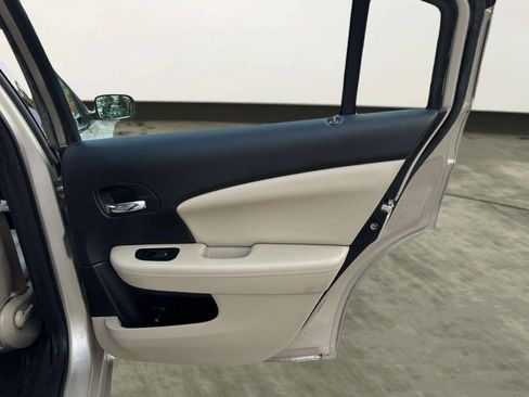 Used 2013 Chrysler 200 Limited FWD image 25