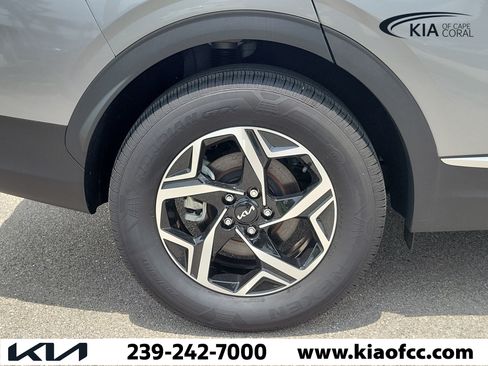 Used 2025 Kia Sportage LX AWD/4WD image 9