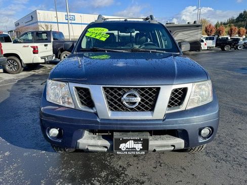 Used 2016 Nissan Frontier PRO-4X image 2
