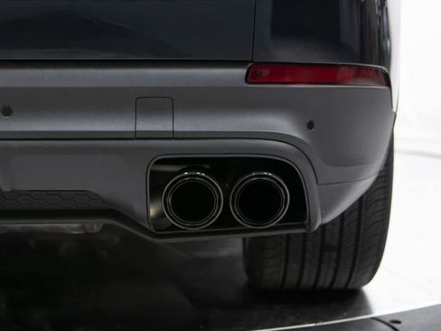 Certified 2023 Porsche Cayenne Platinum Edition w/ Assistance Package image 36