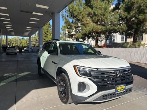 New 2024 Volkswagen Atlas Peak Edition SE image 7