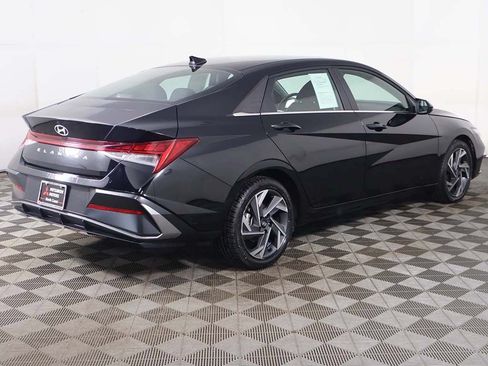 Used 2025 Hyundai Elantra SEL FWD image 10