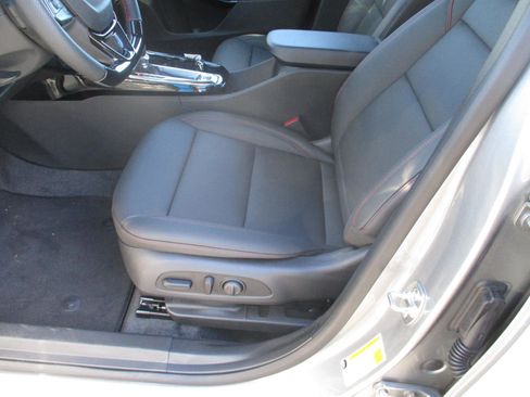 New 2026 Chevrolet Trax RS w/ Sunroof Package image 10