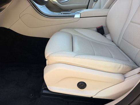 Used 2022 Mercedes-Benz GLC 300 4MATIC w/ Premium Package Lite image 11