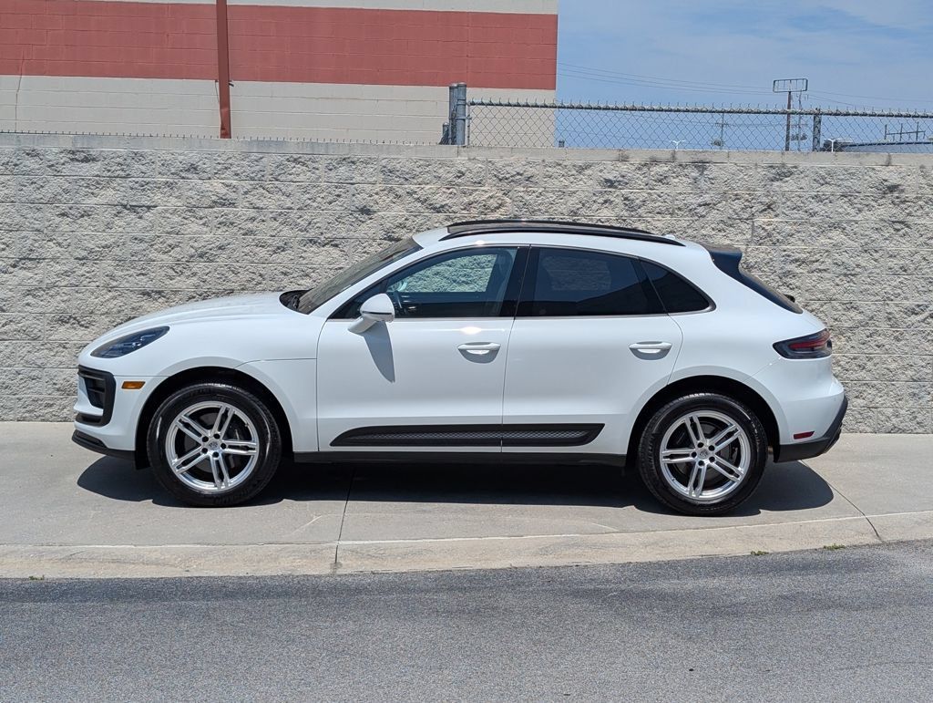 Used 2026 Porsche Macan AWD/4WD image 2
