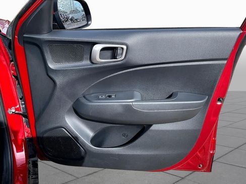 Used 2025 Hyundai Venue SEL FWD image 22