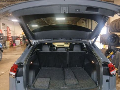 Used 2021 Volkswagen Atlas Cross Sport SE w/ Panoramic Sunroof Package image 46