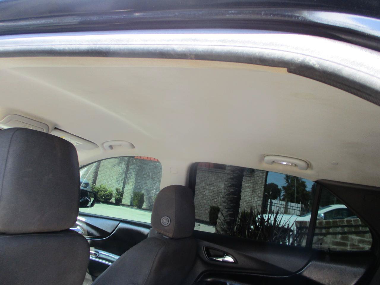 Used 2018 Chevrolet Equinox LT FWD image 16