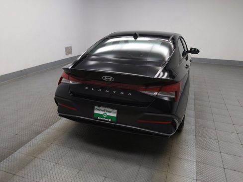 Used 2025 Hyundai Elantra SE FWD image 7