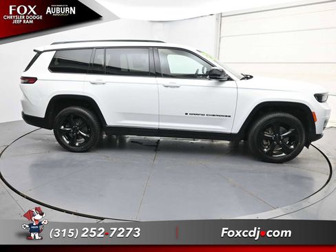 Used 2023 Jeep Grand Cherokee L Altitude AWD/4WD image 17