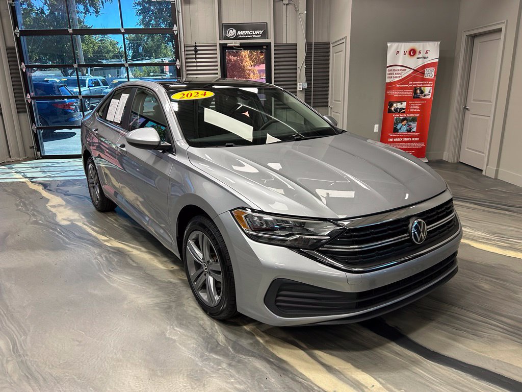 Used 2024 Volkswagen Jetta SE FWD image 1